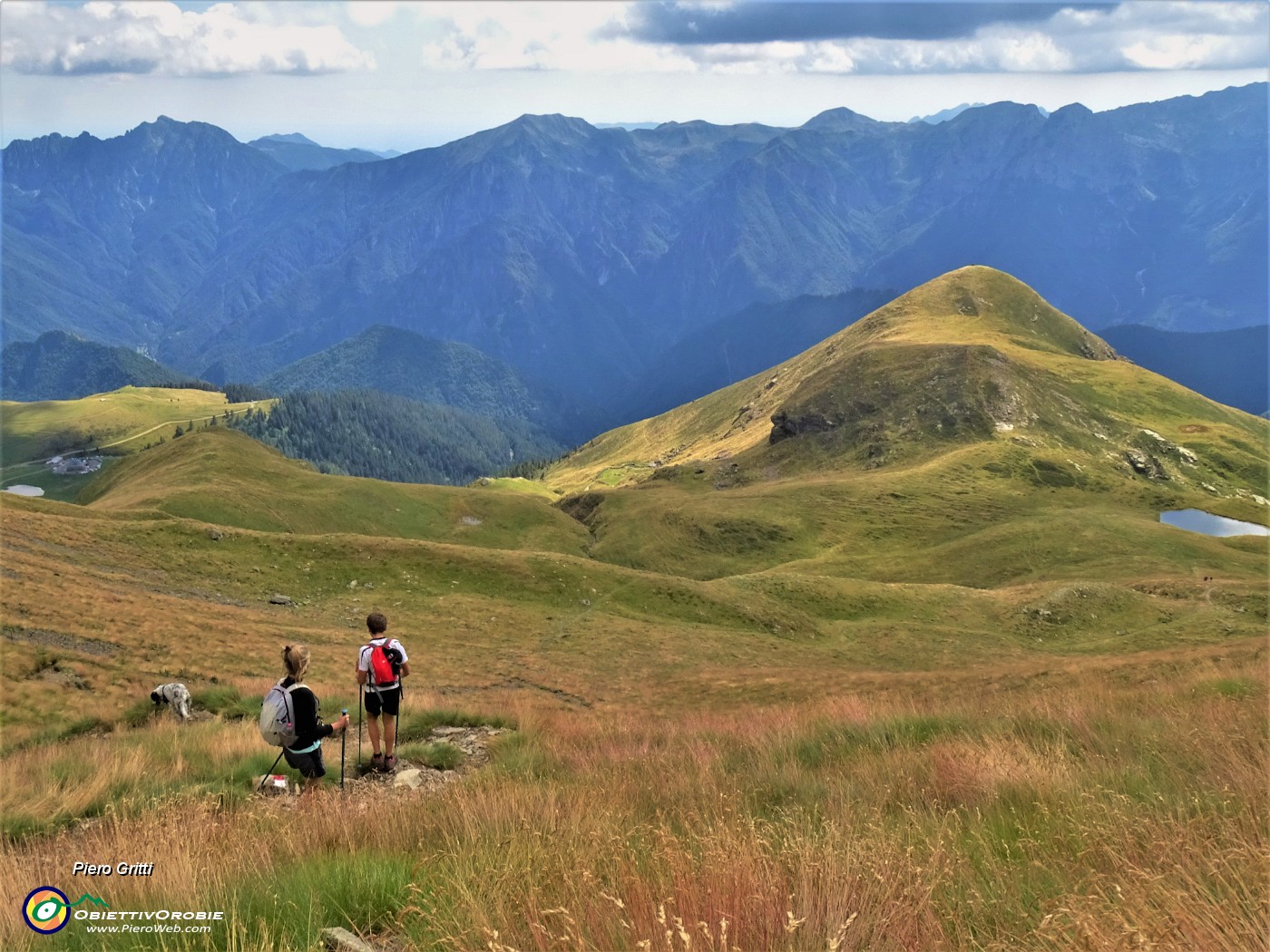 68 Dalla Bocchetta Triomen ci abbassiamo al Monte Avaro.JPG